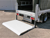 いすゞエルフカーテン車小型（2t・3t）[写真07]