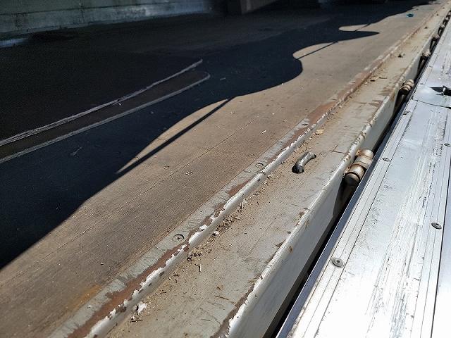 三菱ふそうファイターカーテン車増トン（6t・8t）[写真14]