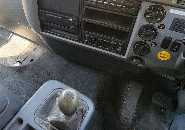 三菱ふそうファイターカーテン車増トン（6t・8t）[写真19]