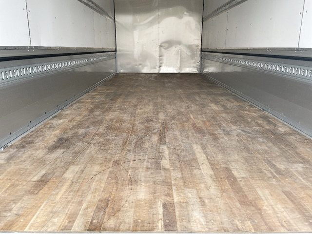 三菱ふそうファイターアルミウイング中型（4t）[写真12]