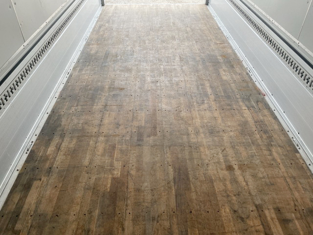 三菱ふそうファイターアルミウイング中型（4t）[写真13]