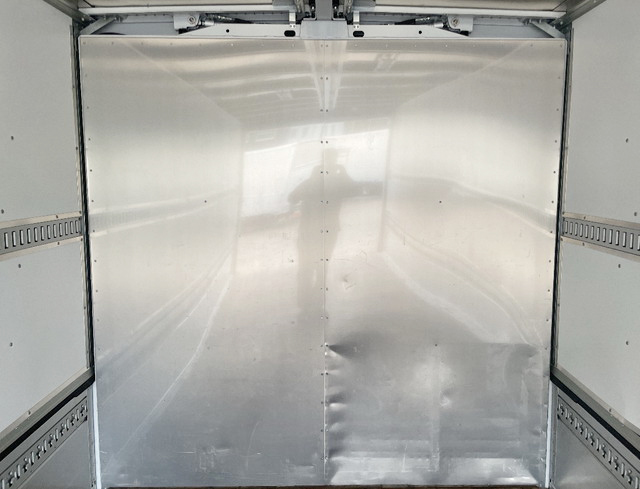 三菱ふそうファイターアルミウイング中型（4t）[写真14]