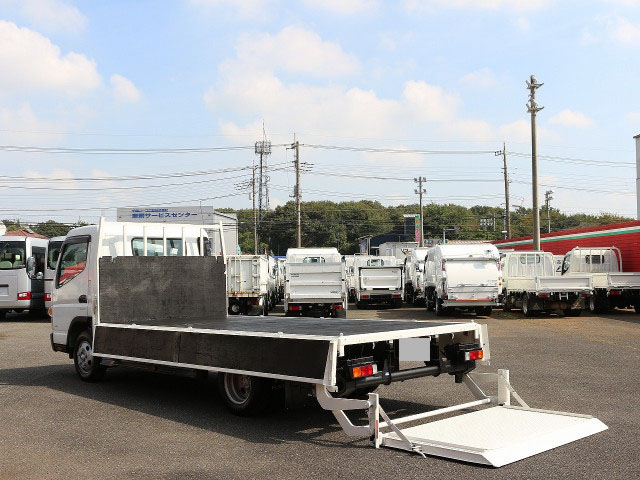 三菱ふそうキャンター平ボディ小型（2t・3t）[写真12]