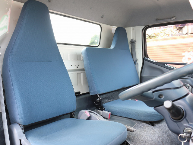 三菱ふそうキャンター平ボディ小型（2t・3t）[写真24]