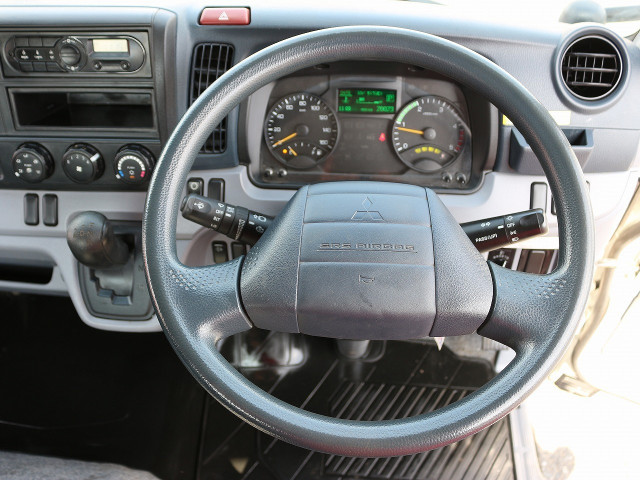 三菱ふそうキャンター平ボディ小型（2t・3t）[写真26]