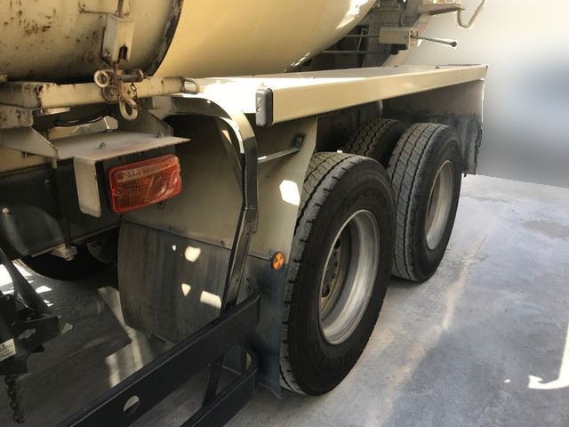 いすゞギガミキサー車（コンクリートミキサー）大型（10t）[写真13]