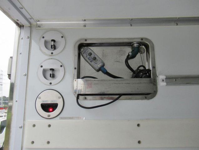 三菱ふそうキャンター冷凍車（冷蔵車）小型（2t・3t）[写真24]