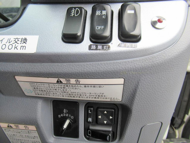 三菱ふそうキャンター冷凍車（冷蔵車）小型（2t・3t）[写真08]