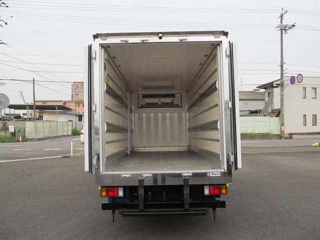 いすゞエルフ冷凍車（冷蔵車）小型（2t・3t）[写真04]