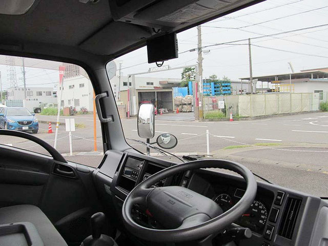 いすゞエルフ冷凍車（冷蔵車）小型（2t・3t）[写真07]