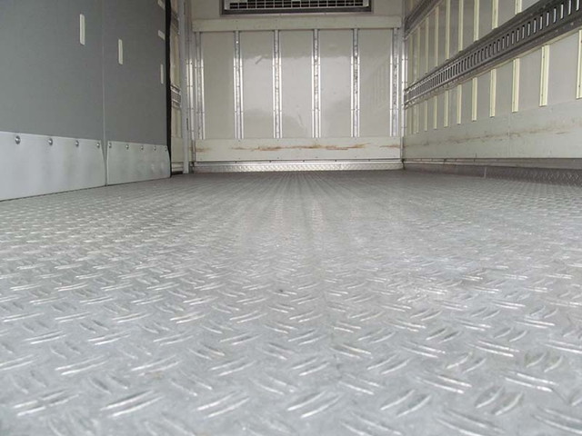 いすゞエルフ冷凍車（冷蔵車）小型（2t・3t）[写真05]