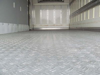 いすゞエルフ冷凍車（冷蔵車）小型（2t・3t）[写真05]