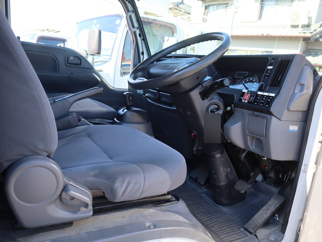 いすゞエルフダブルキャブ（Wキャブ）小型（2t・3t）[写真20]