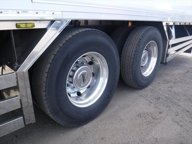 三菱ふそうスーパーグレート冷凍車（冷蔵車）大型（10t）[写真16]