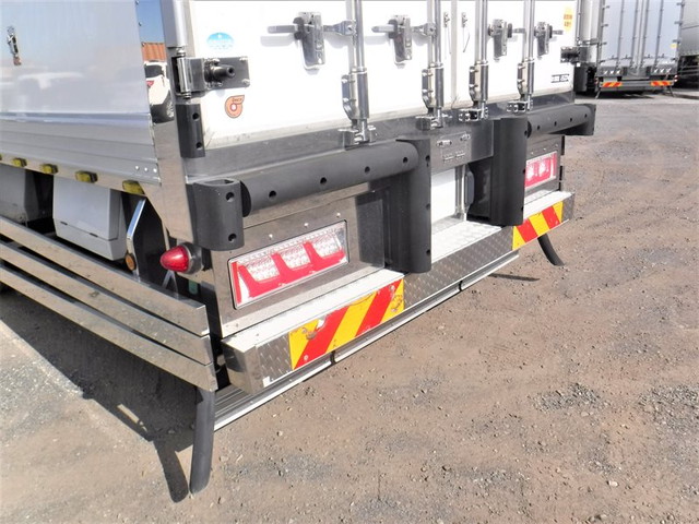 三菱ふそうスーパーグレート冷凍車（冷蔵車）大型（10t）[写真19]