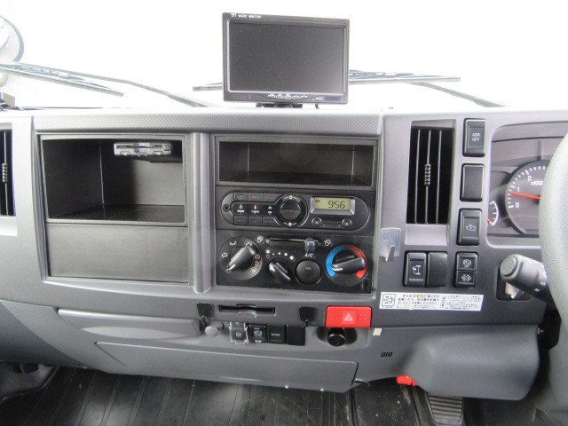 いすゞエルフアルミバン小型（2t・3t）[写真16]