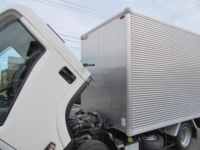 いすゞエルフアルミバン小型（2t・3t）[写真04]