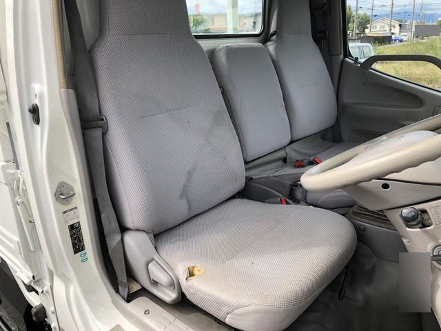 日野デュトロ平ボディ小型（2t・3t）[写真13]