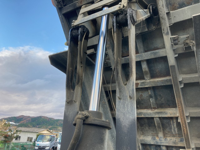三菱ふそうスーパーグレートダンプ大型（10t）[写真15]
