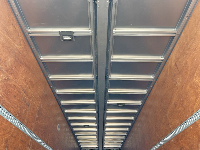 いすゞギガアルミウイング大型（10t）[写真11]