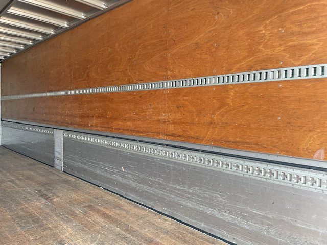 いすゞギガアルミウイング大型（10t）[写真13]