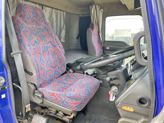 いすゞギガアルミウイング大型（10t）[写真34]