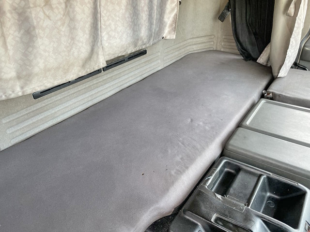 いすゞギガアルミウイング大型（10t）[写真36]