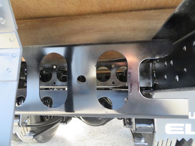 いすゞエルフ平ボディ小型（2t・3t）[写真27]