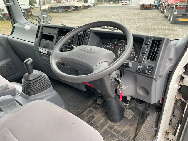 いすゞエルフアルミバン小型（2t・3t）[写真31]