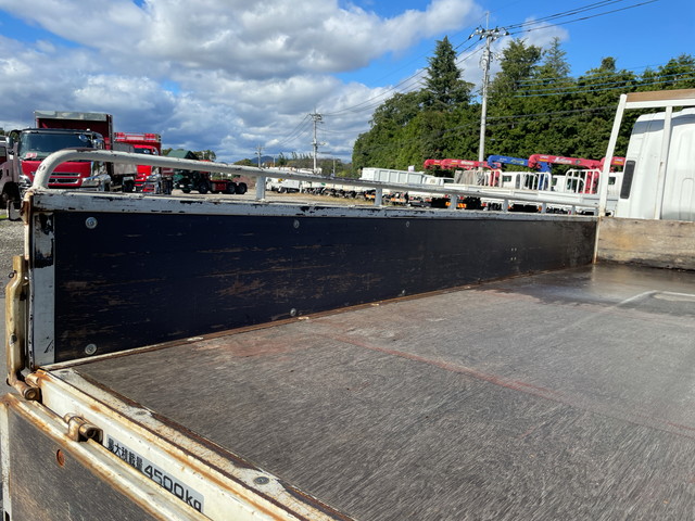 いすゞエルフ平ボディ小型（2t・3t）[写真12]