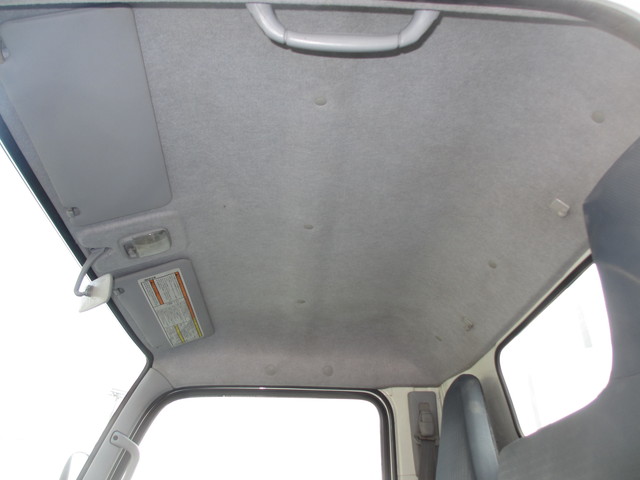 三菱ふそうキャンター平ボディ小型（2t・3t）[写真10]