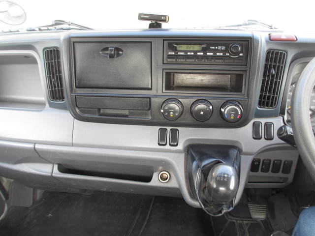 三菱ふそうキャンター平ボディ小型（2t・3t）[写真12]