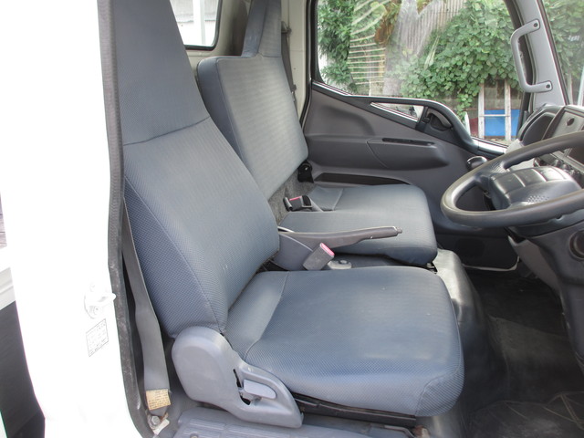 三菱ふそうキャンター平ボディ小型（2t・3t）[写真14]