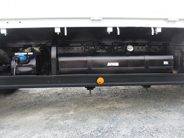 三菱ふそうキャンター平ボディ小型（2t・3t）[写真18]