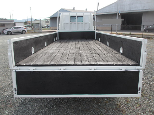 三菱ふそうキャンター平ボディ小型（2t・3t）[写真08]