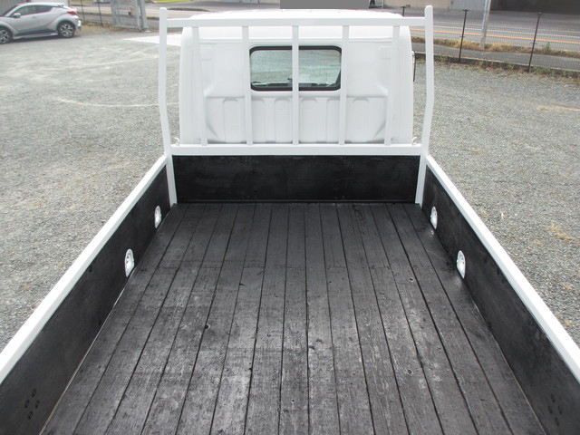 三菱ふそうキャンター平ボディ小型（2t・3t）[写真09]