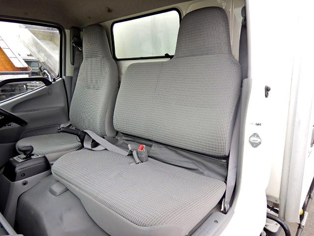 日野デュトロパネルバン小型（2t・3t）[写真10]
