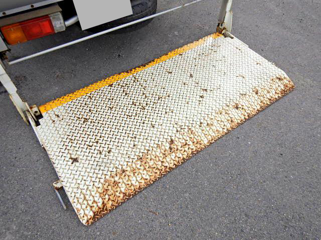 日野デュトロパネルバン小型（2t・3t）[写真24]