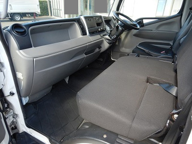 三菱ふそうキャンターアルミバン小型（2t・3t）[写真11]