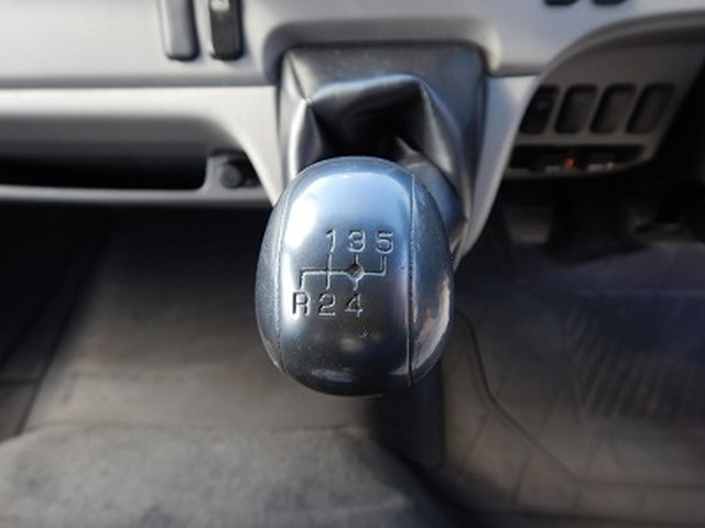 三菱ふそうキャンターアルミバン小型（2t・3t）[写真18]