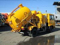 UDトラックスコンドル汚泥吸引車中型（4t）[写真02]