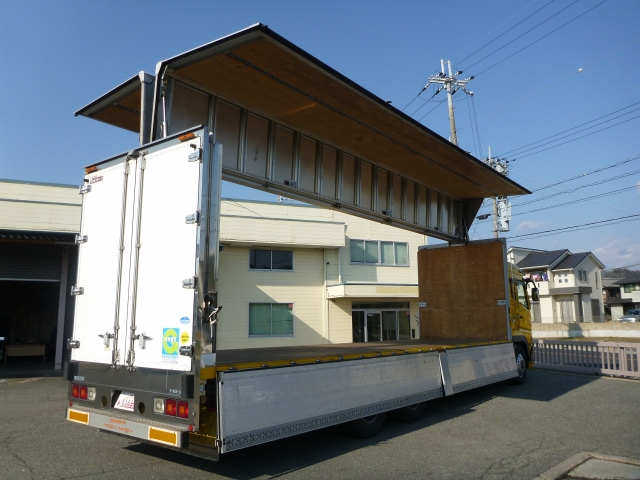 三菱ふそうスーパーグレートアルミウイング大型（10t）[写真02]