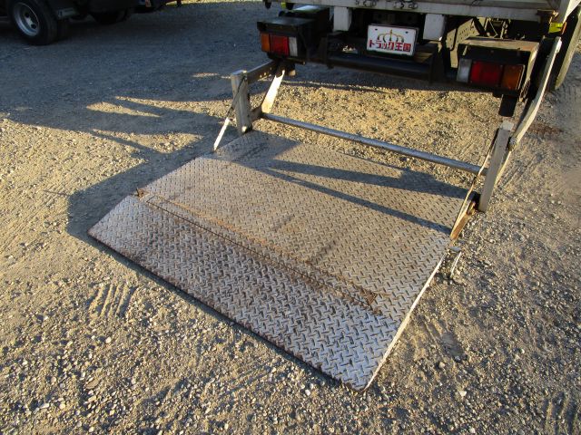 いすゞエルフアルミバン小型（2t・3t）[写真02]