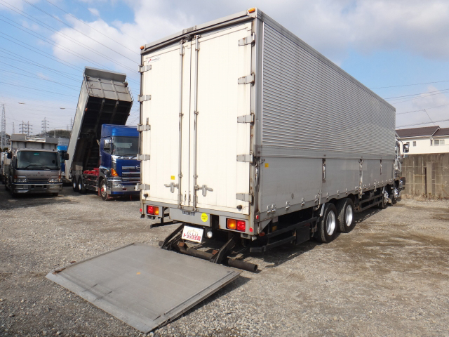 いすゞギガアルミウイング大型（10t）[写真02]