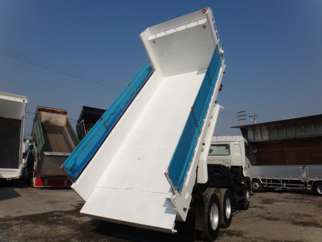 UDトラックスクオンダンプ大型（10t）[写真02]