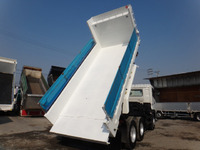 UDトラックスクオンダンプ大型（10t）[写真02]