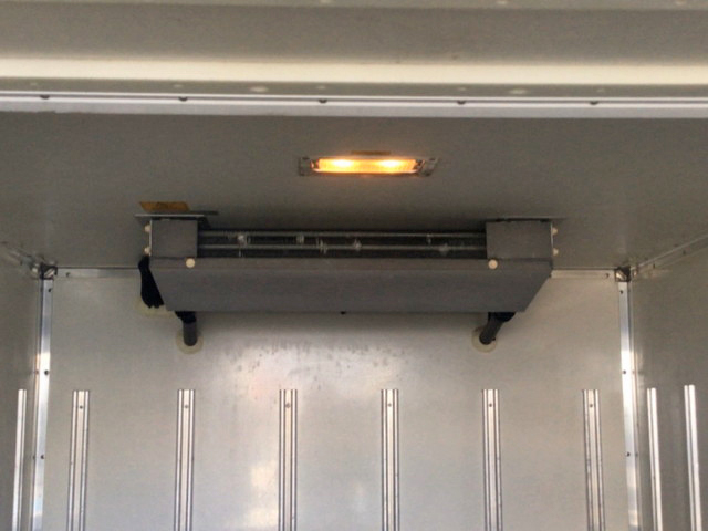 いすゞエルフ冷凍車（冷蔵車）小型（2t・3t）[写真09]