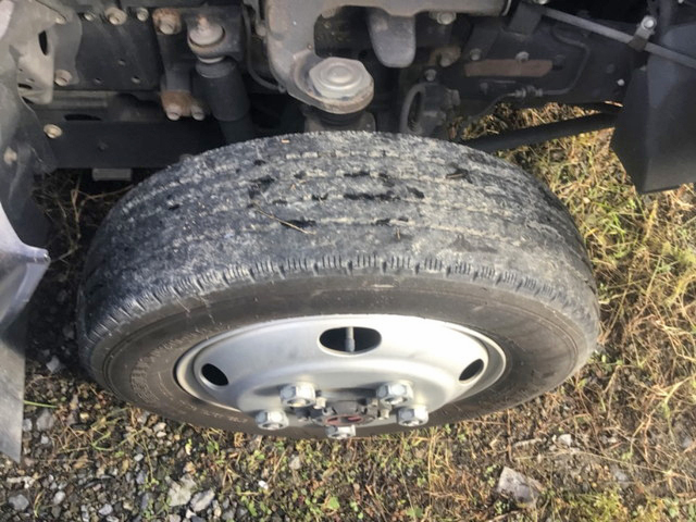 いすゞエルフ冷凍車（冷蔵車）小型（2t・3t）[写真11]