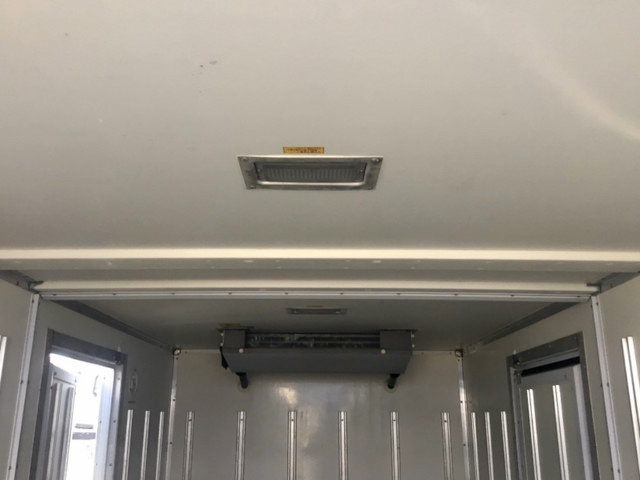 いすゞエルフ冷凍車（冷蔵車）小型（2t・3t）[写真05]