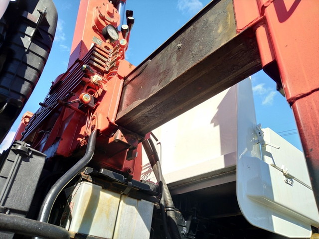 UDトラックスコンドルセルフクレーン3段中型（4t）[写真08]